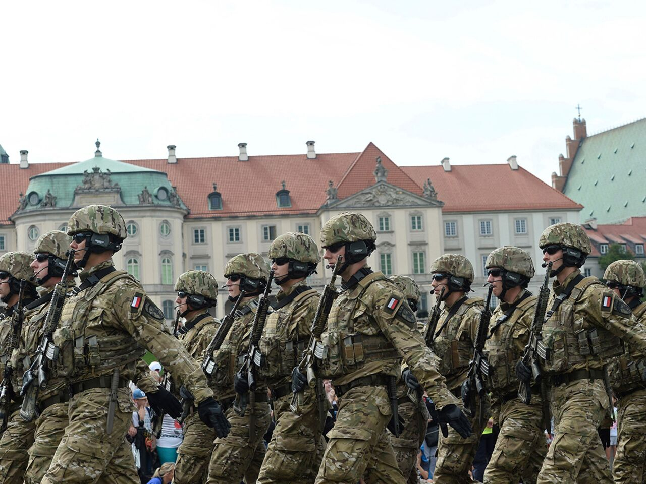 Польская армия увеличивает свою численность и тренирует гражданских