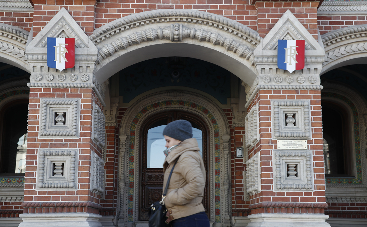 В посольство Франции в Москве доставили посылку из Крыма с мертвой мышью