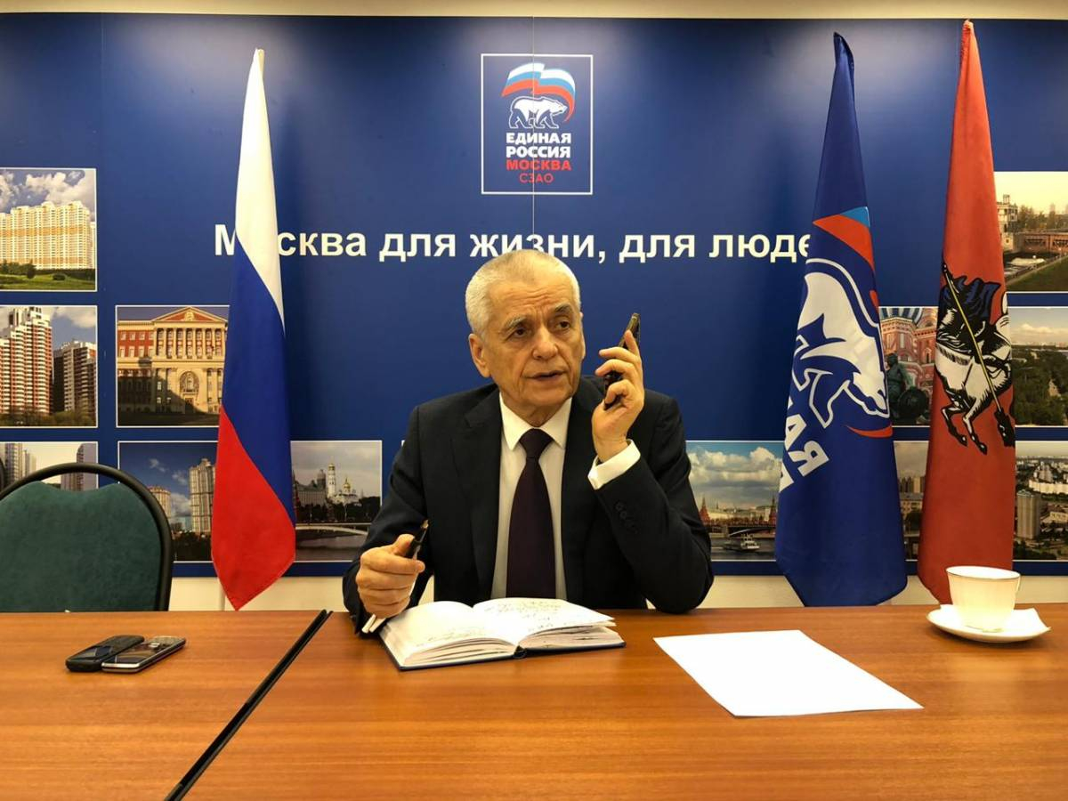 Онищенко призывает россиян отказаться от массовых новогодних мероприятий