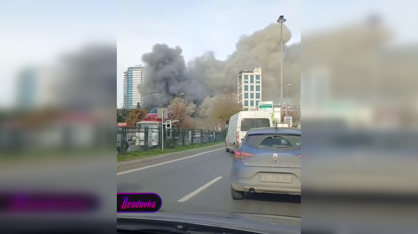 В Стамбуле серьезный пожар в ТЦ