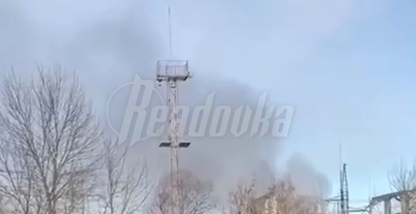 С места падения снаряда ВСУ в Шебекино поднимается столб дыма