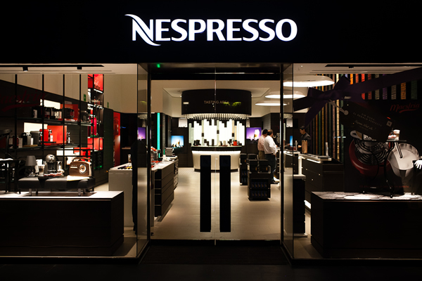 «Ведомости»: Nespresso собирается закрыть фирменные магазины в РФ