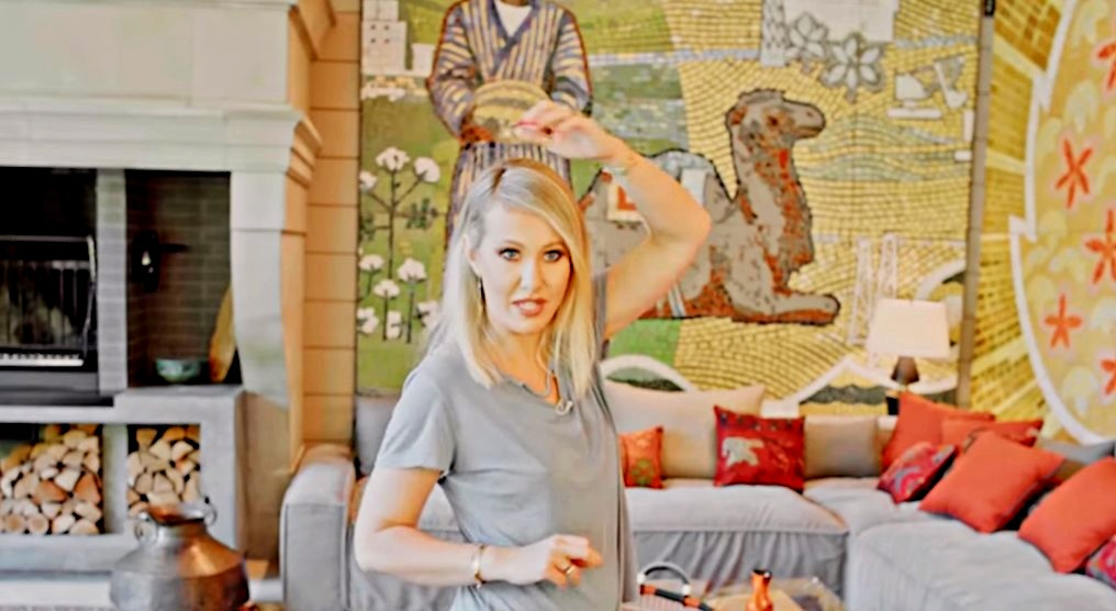 «Интерьеры боярских палат с лепниной»: Лена Миро высмеяла роскошный дом Ксении Собчак