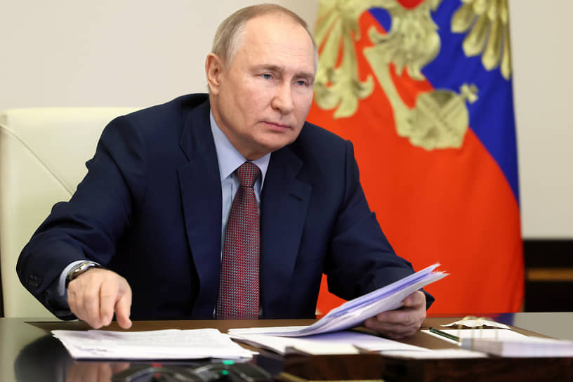 Путин включил Медведева в состав военно-промышленной комиссии и в состав коллегии