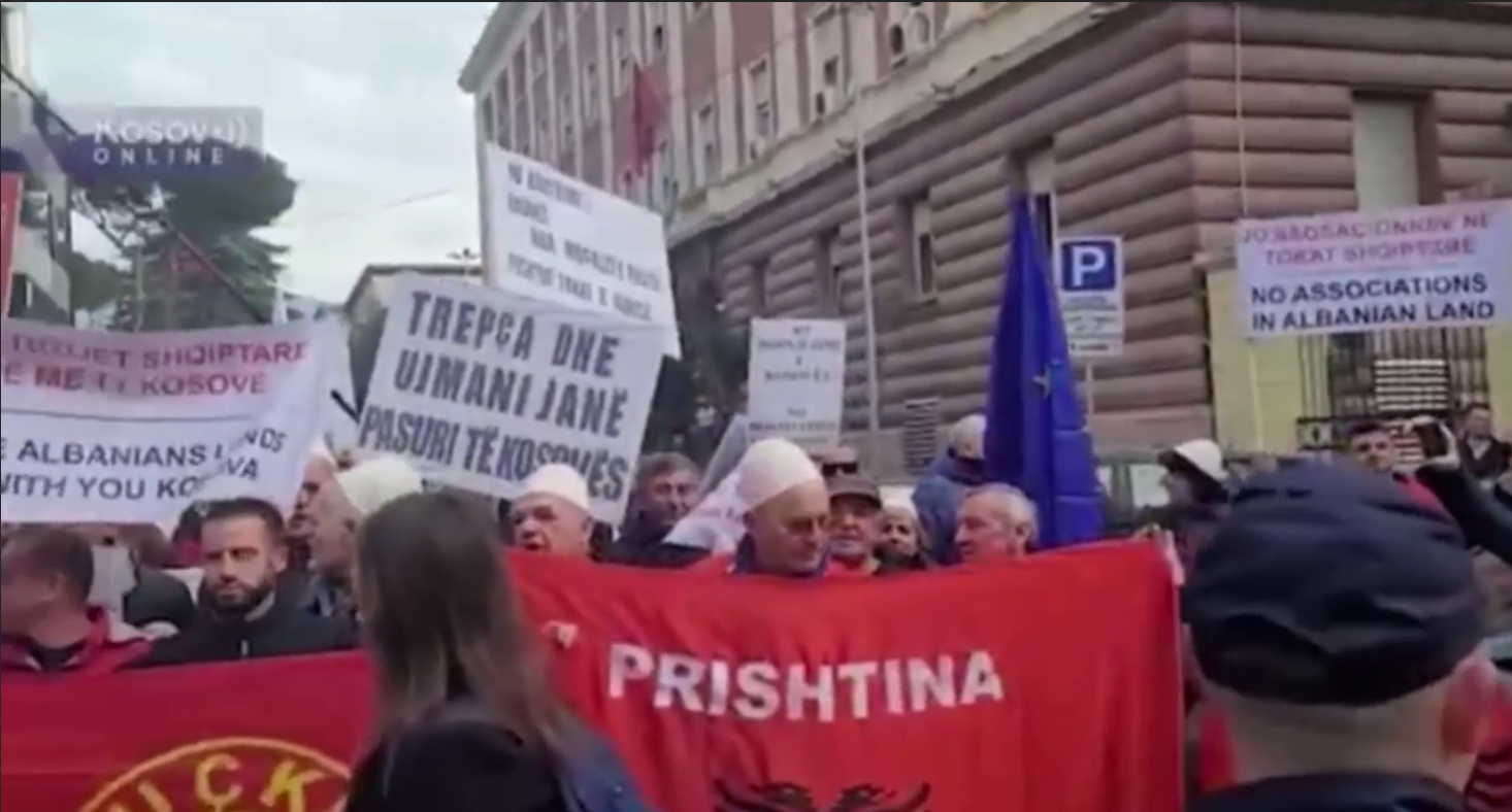 В Албании прошли протесты в поддержку непризнанной республики Косово
