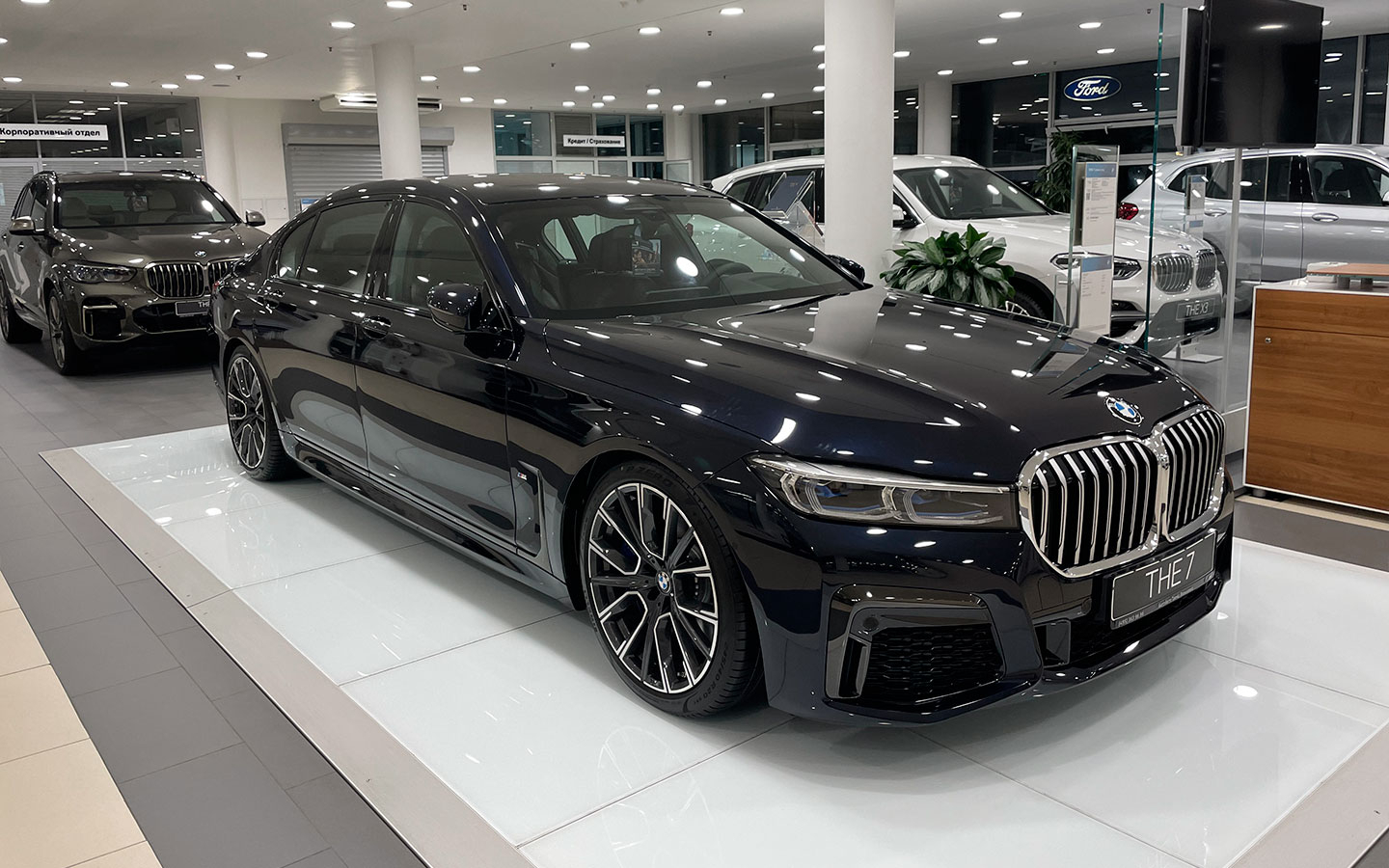 Концерн BMW восстановил поставки запчастей в Россию