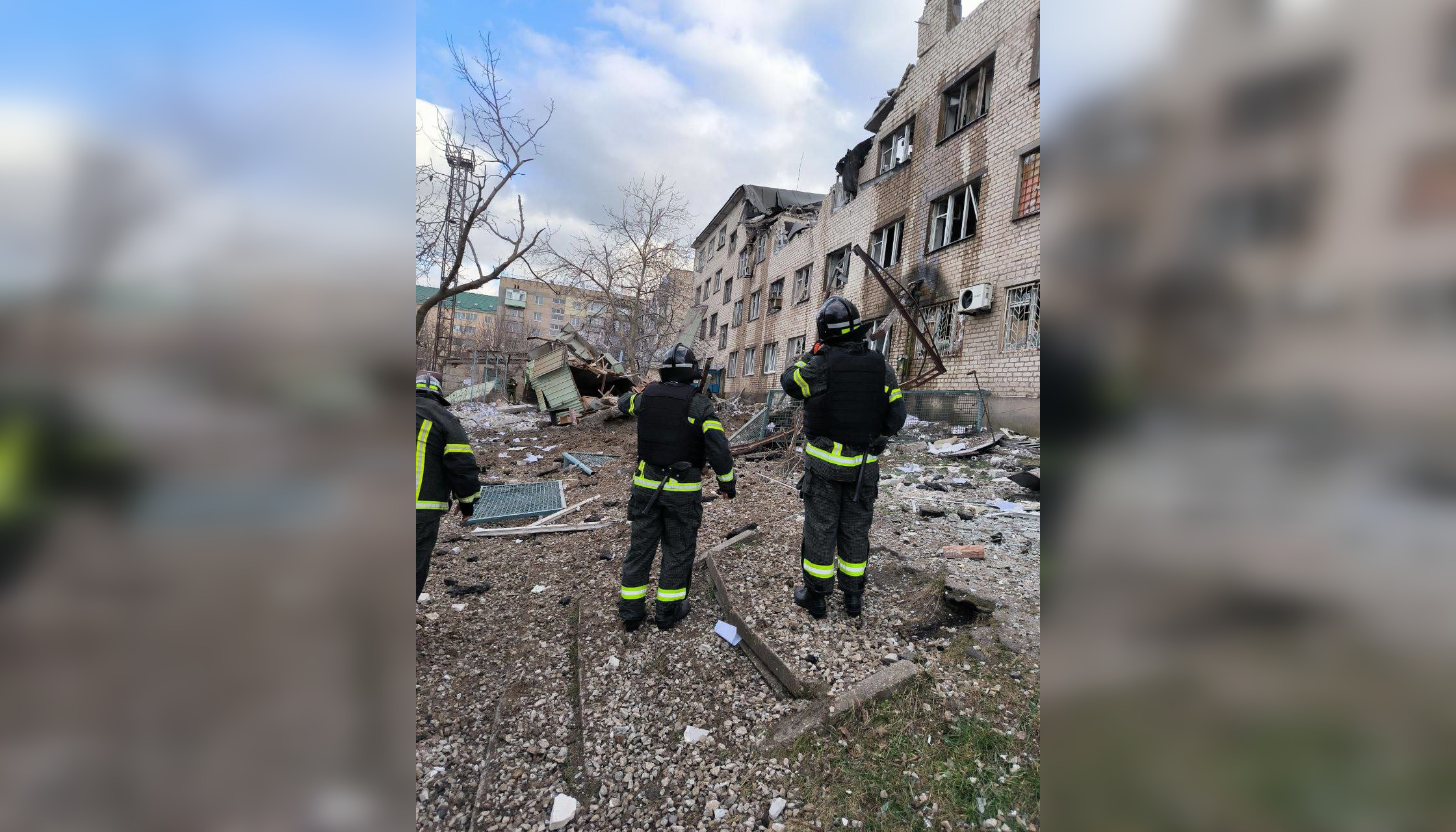 Более 10 человек пострадали при обстреле жилого квартала в Васильевке в Запорожье