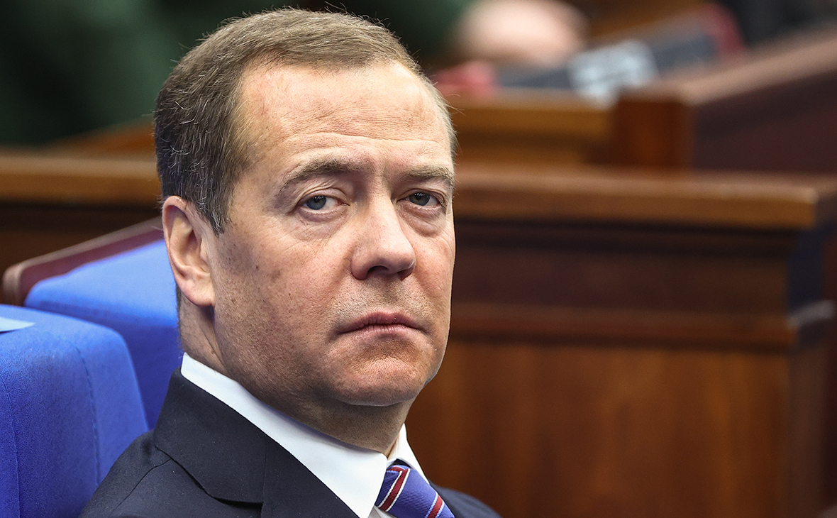 Медведев назвал «верхом цинизма» миролюбивое елейное обращение Госдепа к народу России