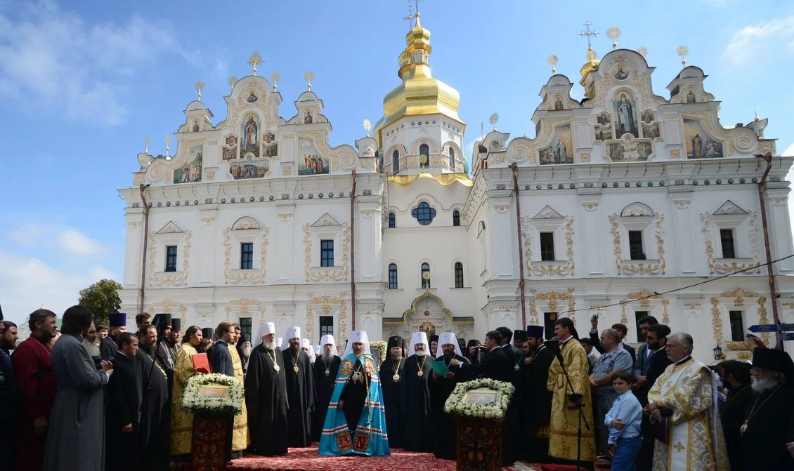 Гражданство 13 священников УПЦ приостановлено по указу Владимира Зеленского