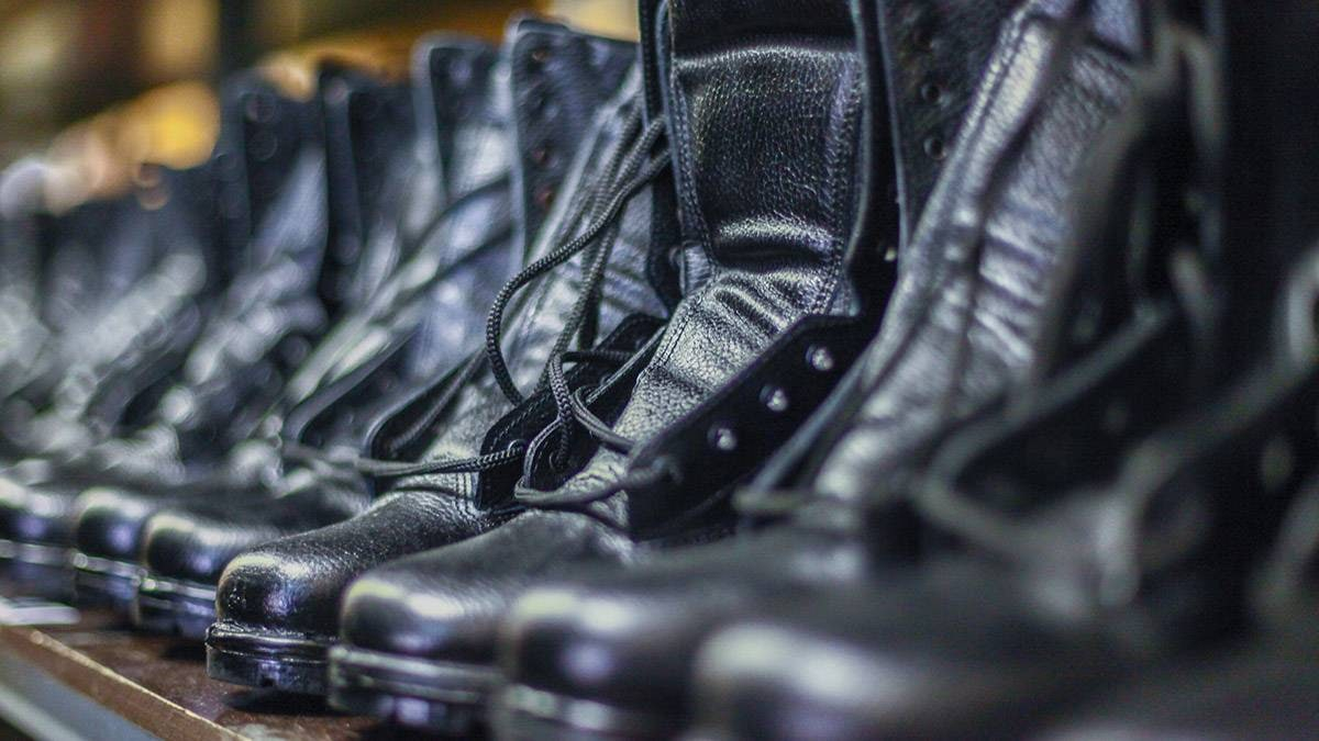Появились кадры прибытия домой российских военных, освобожденных из украинского плена
