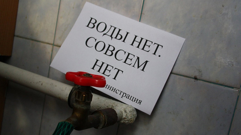 Мороз, отсутствие шлангов и сварщик в отпуске: жители Пушкина остались без воды