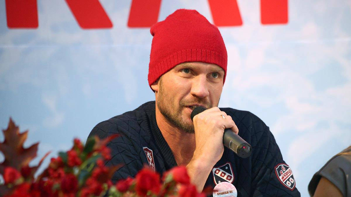 Отец Романа Костомарова высказался о госпитализации фигуриста: «Переводят в Коммунарку»