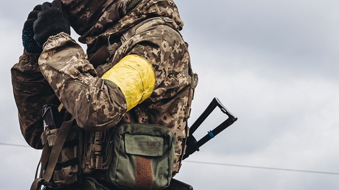 Украинские боевики опустошают запасы пенсионеров, грабя их квартиры в Купянске
