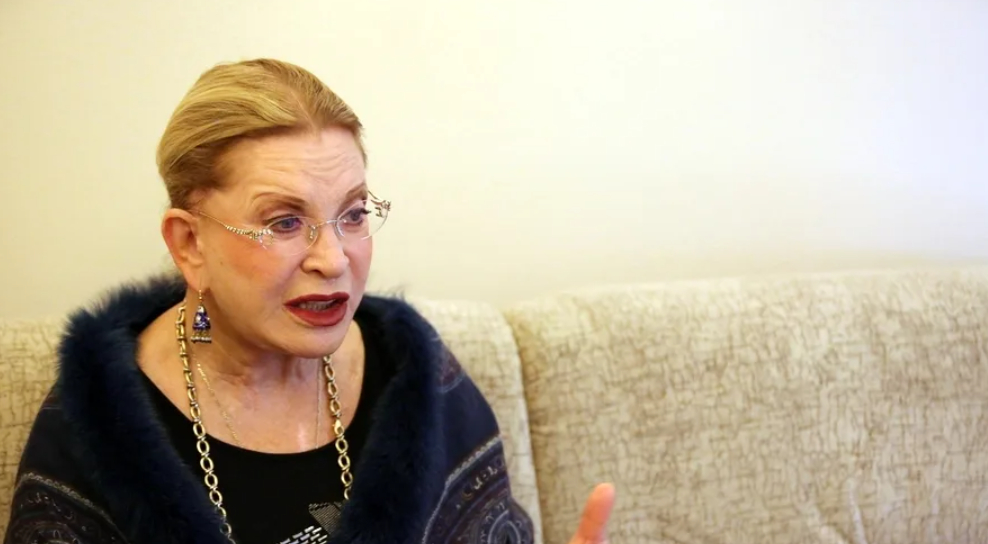 Актриса Максакова судится с ремонтниками после падения рабочего к ней на балкон
