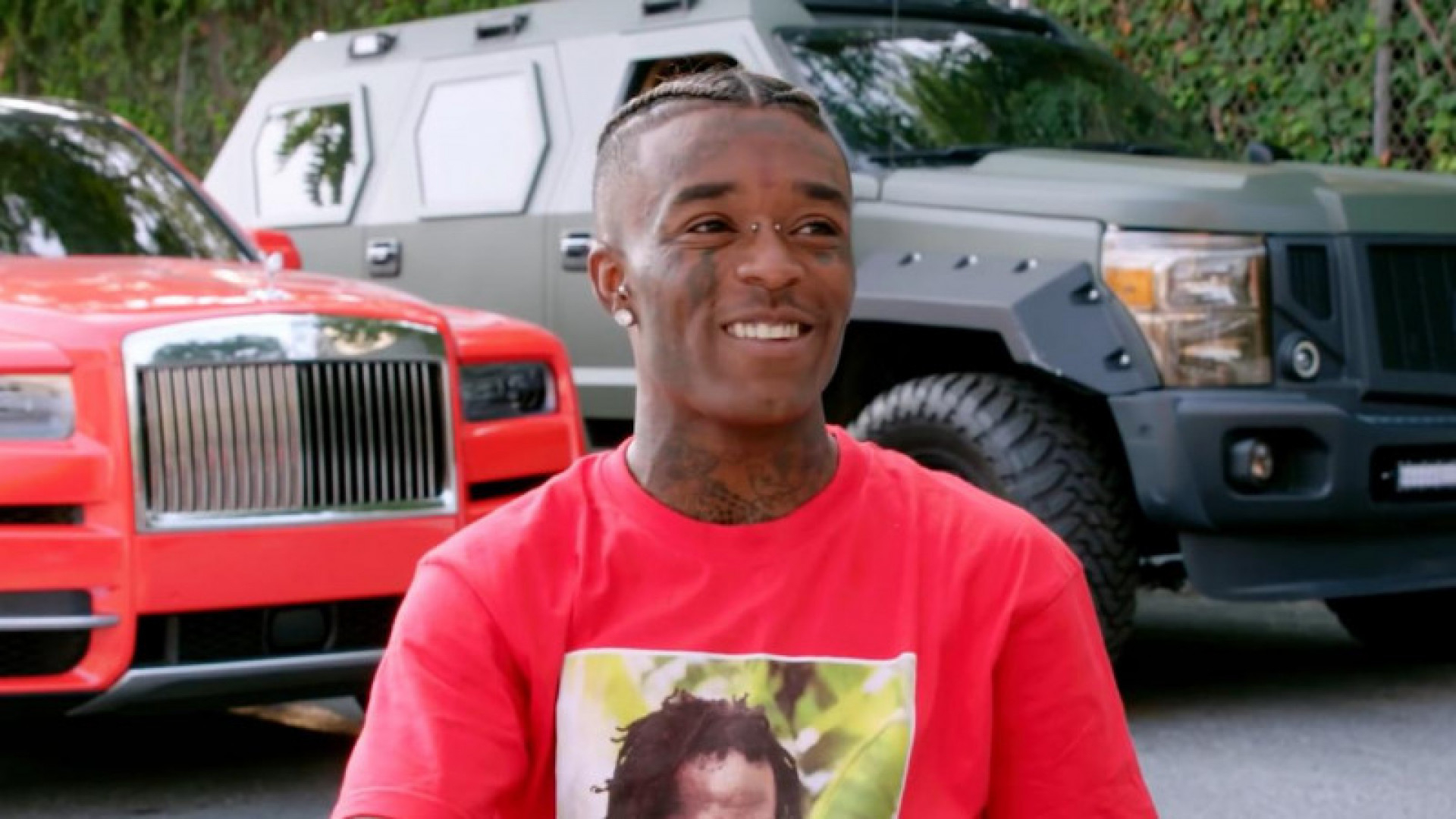 Американский рэпер Lil Uzi Vert поставил себе еще шесть бриллиантов на лицо