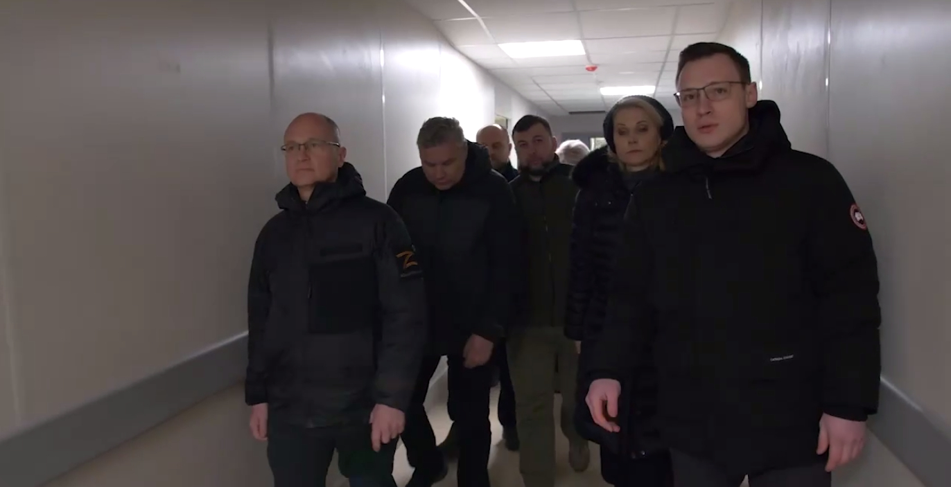 Кириенко и Голикова проинспектировали ход восстановления Дома-интерната в Мариуполе