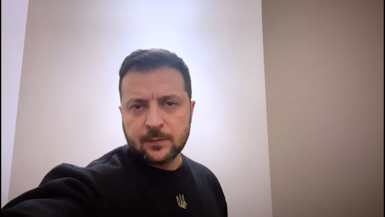 Зеленский помянул жертв авиакатастрофы в Броварах, свалив все на военное время