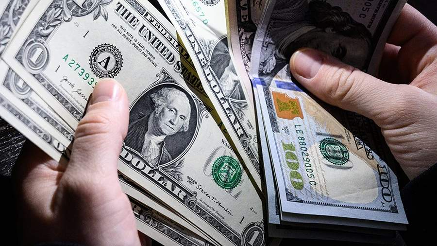 Россияне большую часть своих валютных сбережений вывели за рубеж