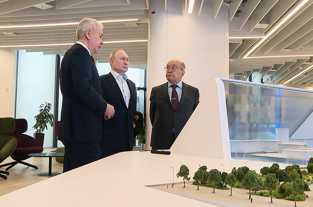 Владимир Путин похвалил работу Мэра Москвы по созданию инновационного центра МГУ