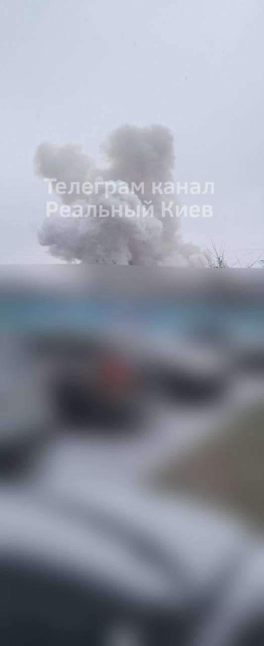 В Киеве, пока звучит тревога, людей не пускают в метро