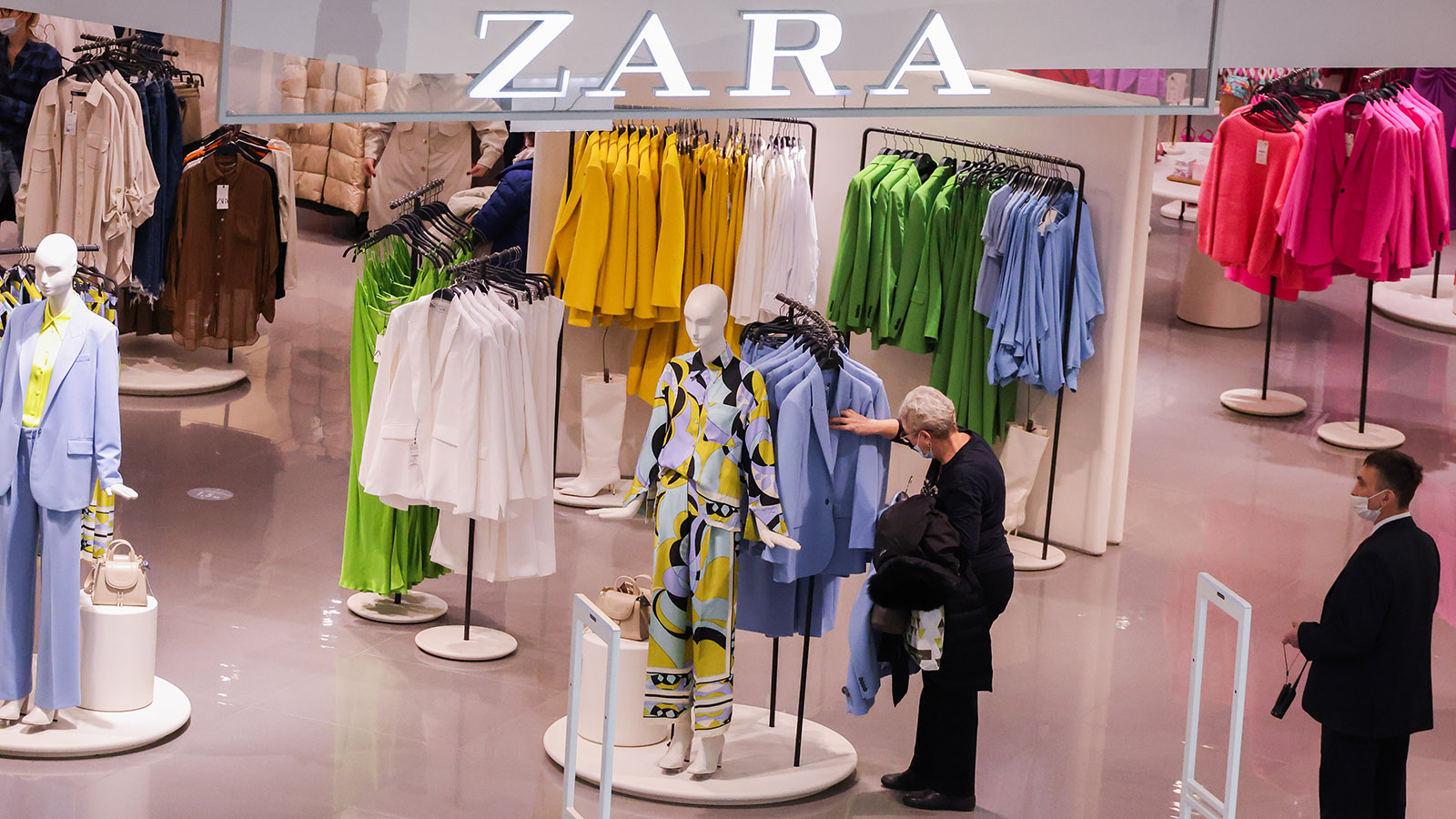 Первые магазины Zara откроются в РФ под новым названием через 9 дней