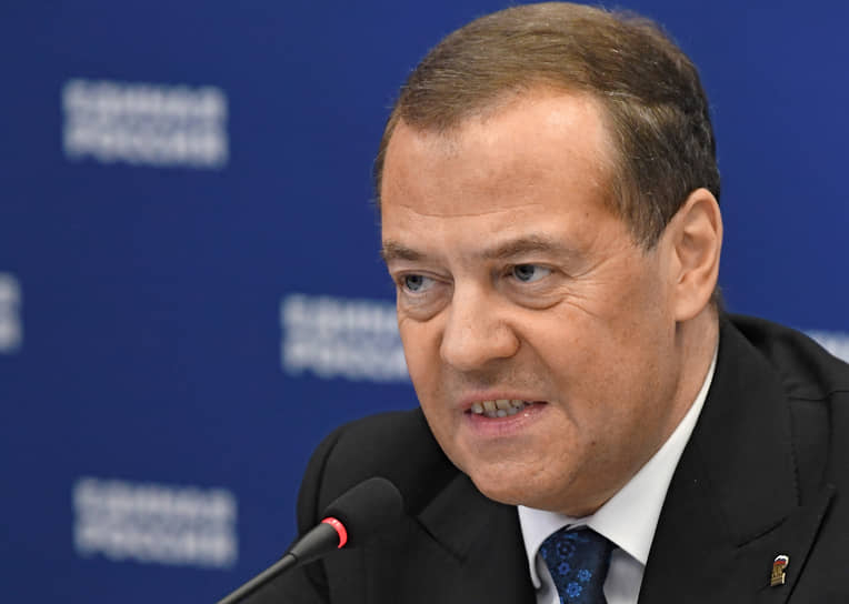 Медведев прокомментировал слова главы МИД Германии о войне Запада с Россией