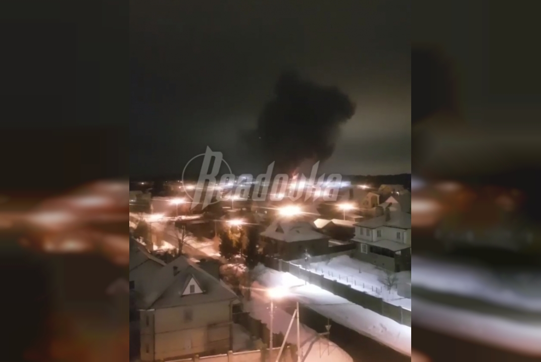В подмосковном Нахабино горит склад