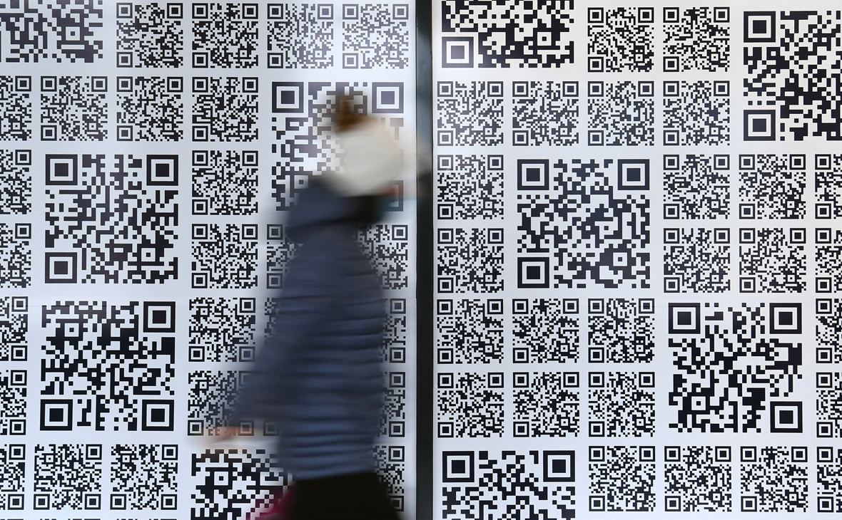 Мошенники размещают QR-коды в общественных местах