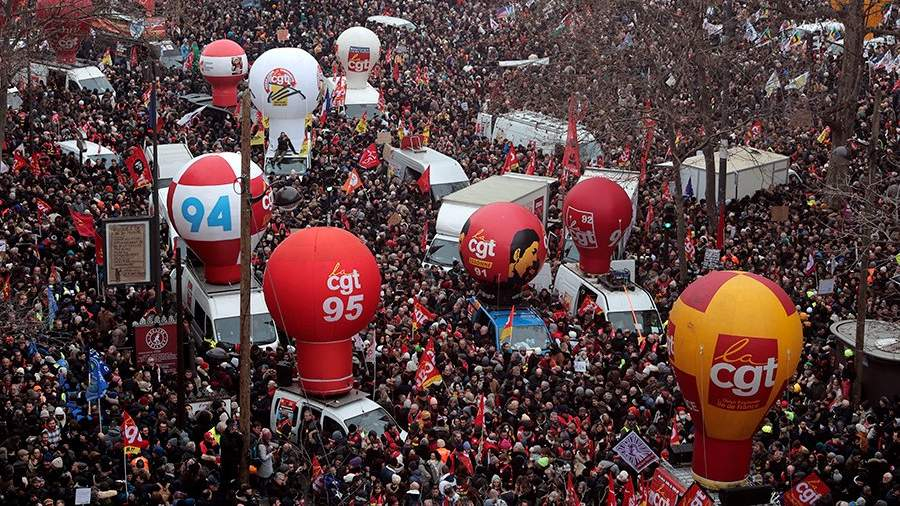 Во Франции продолжаются митинги против пенсионной реформы