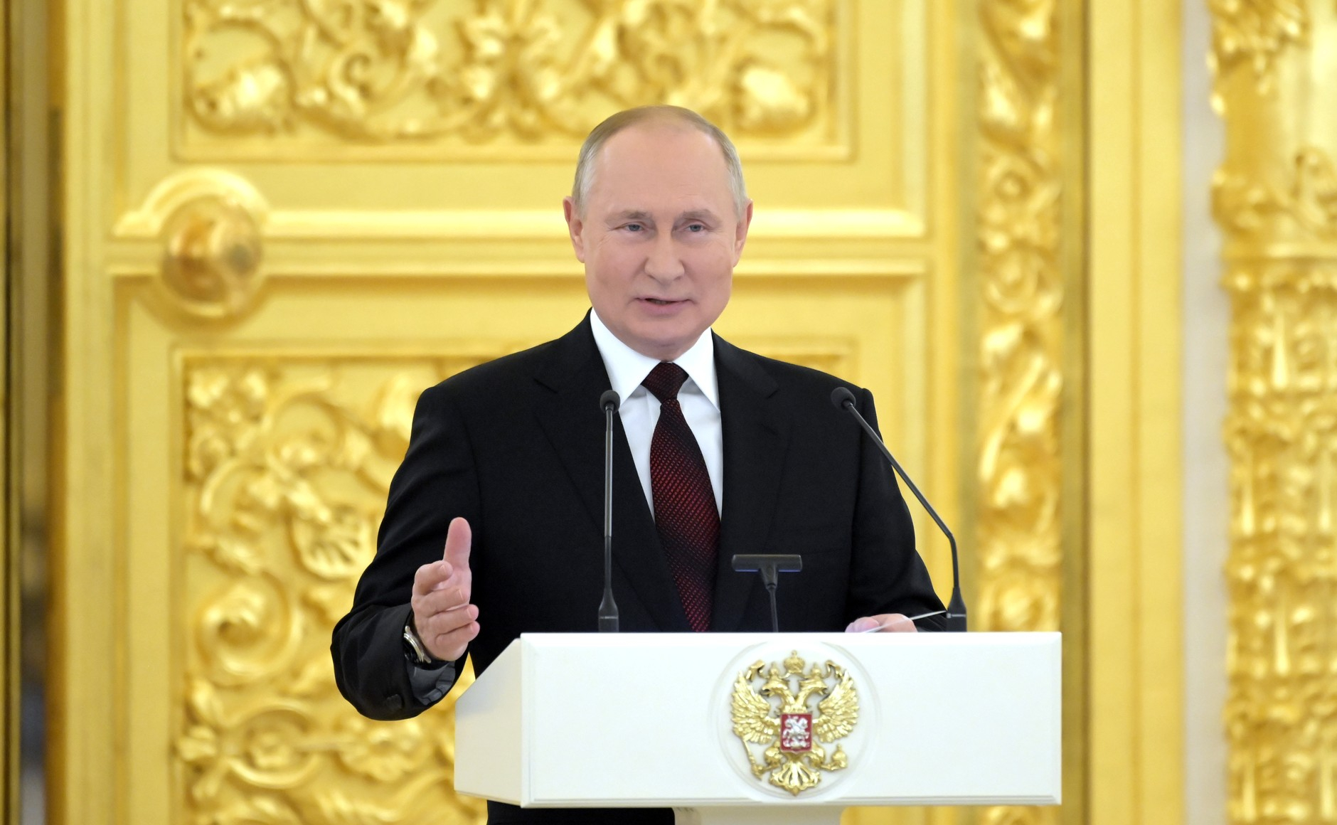 Путин торжественно вручил государственные премии молодым ученым