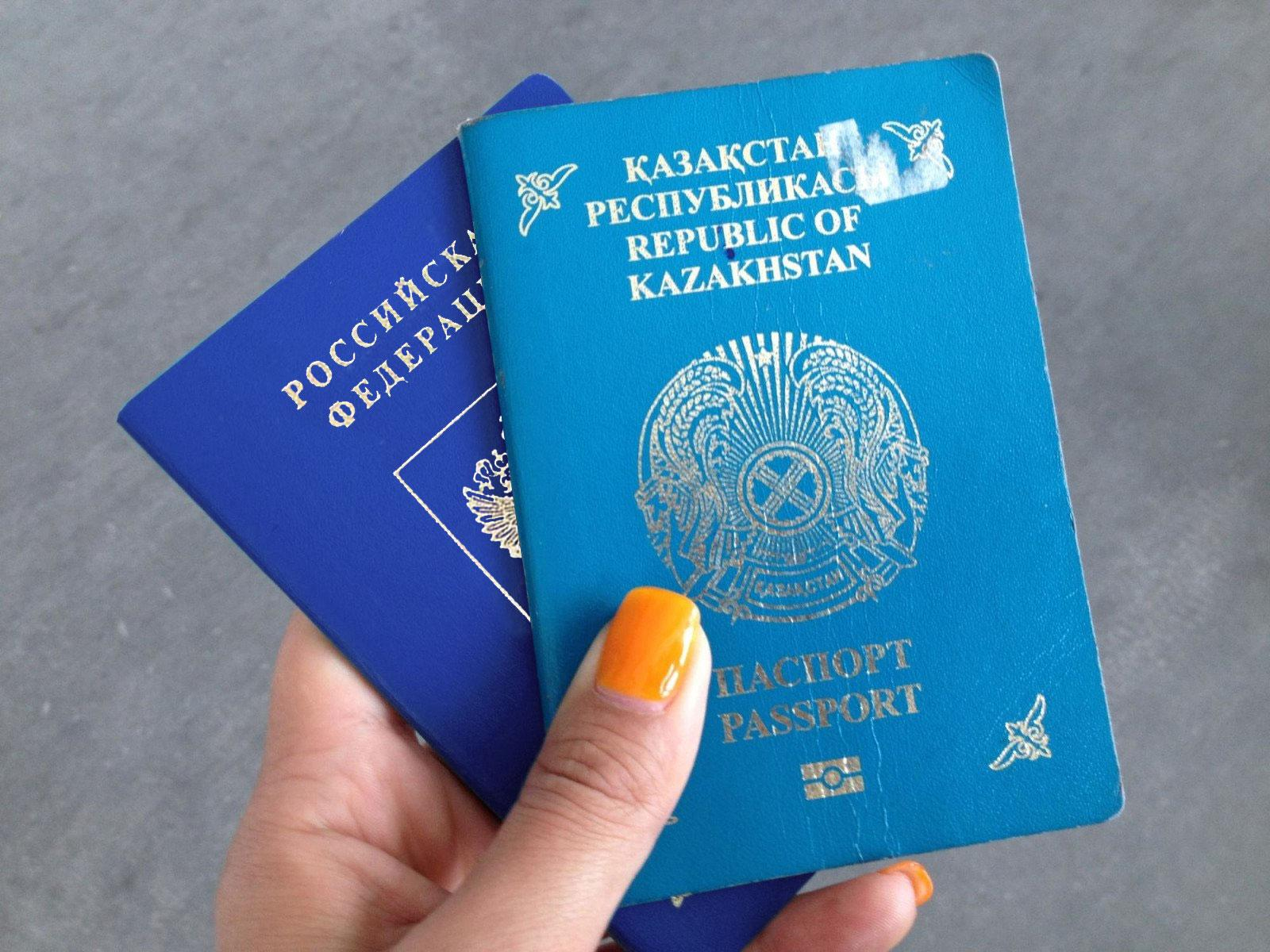 Казахстан запретил оформлять ВНЖ без загранпаспорта