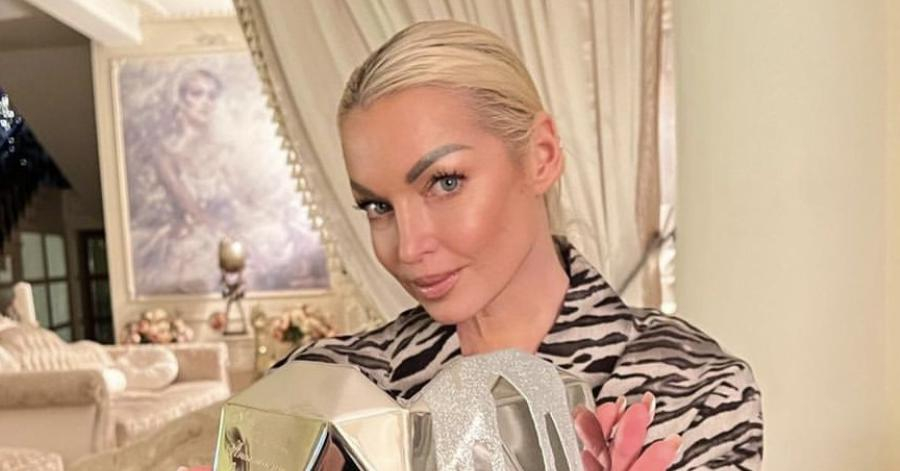 47-летняя российская артистка балета Анастасия Волочкова получила травму на выступлении