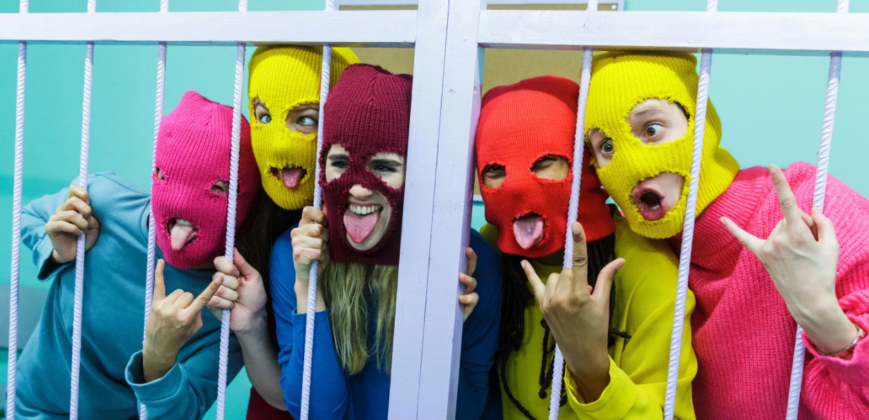 Проклятие Нетребко: Pussy Riot отказалась выступать на фестивале с российской певицей