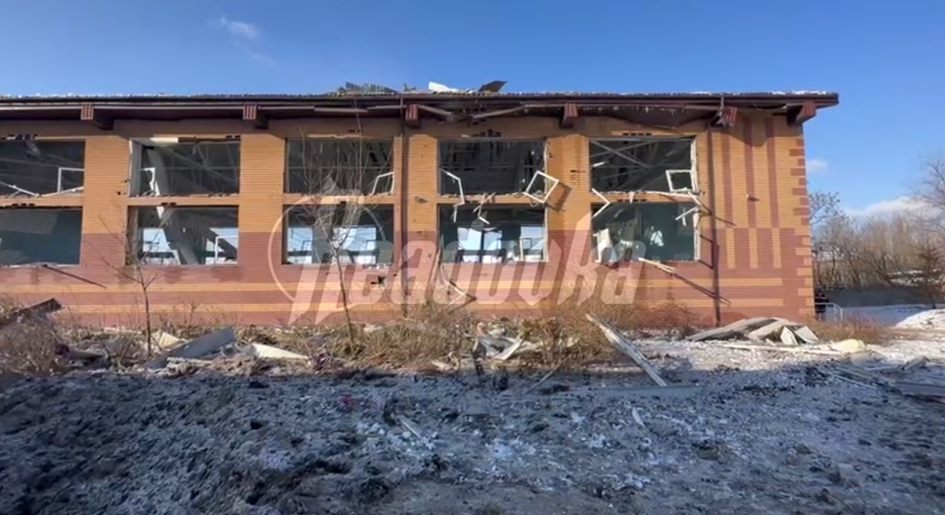 Появились кадры разрушенного лицея в Енакиево