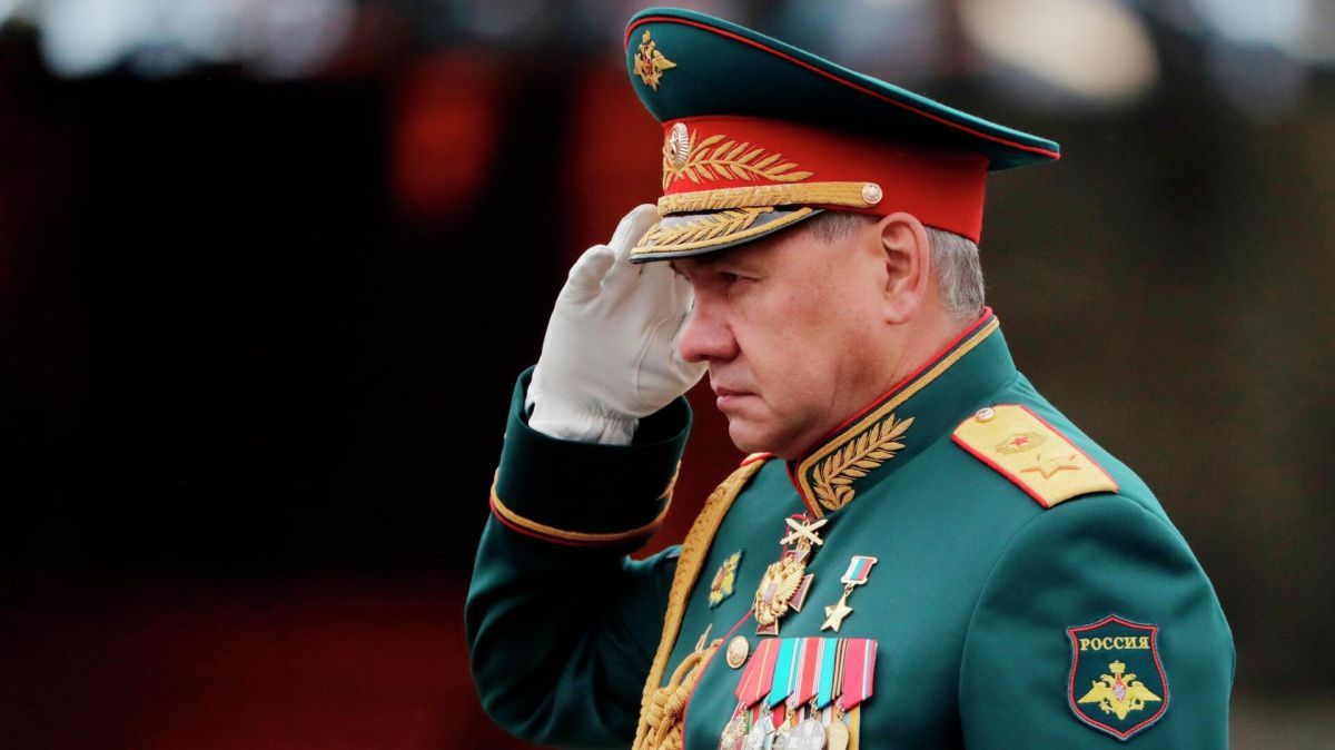 Шойгу вручил погоны генерал-полковника командующим ВВО и ЗВО