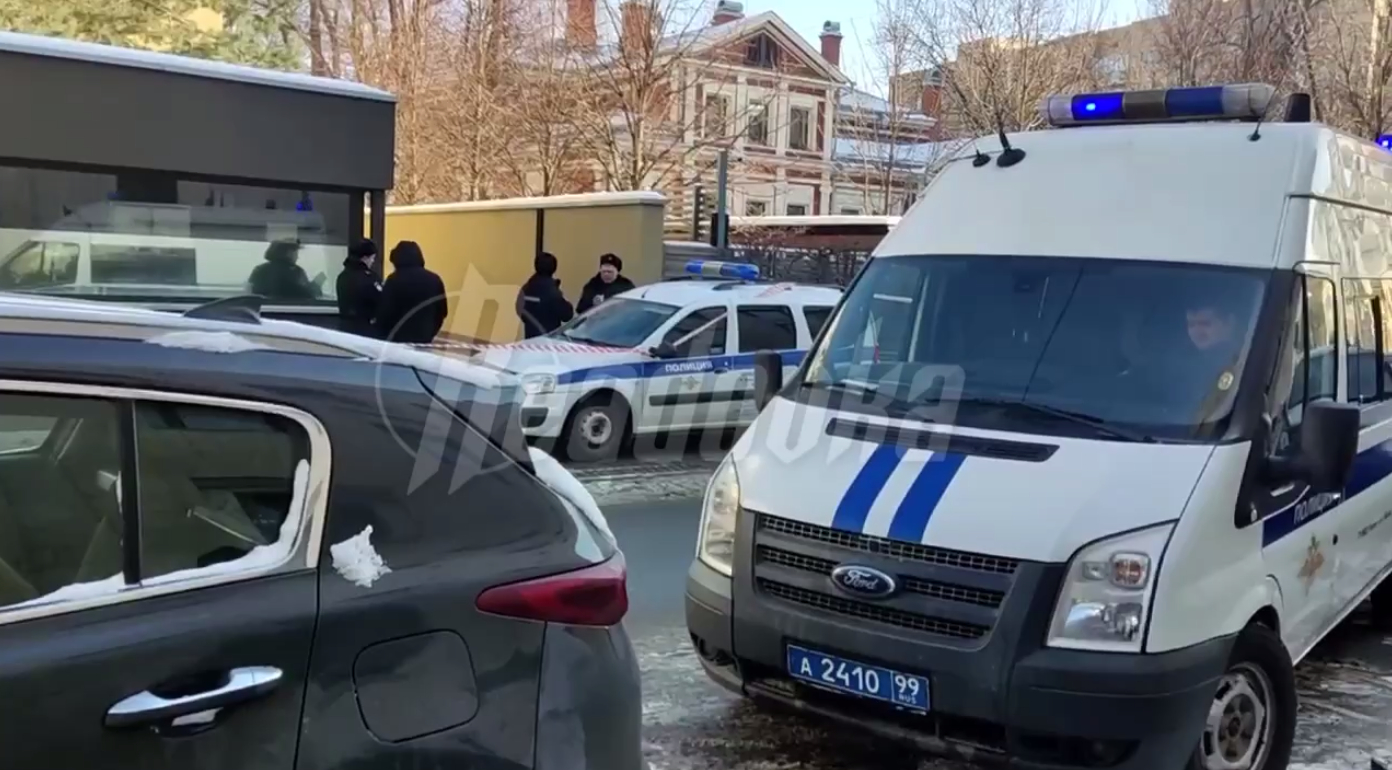 У посольства Швейцарии в Москве обнаружен пакет с ручными гранатами