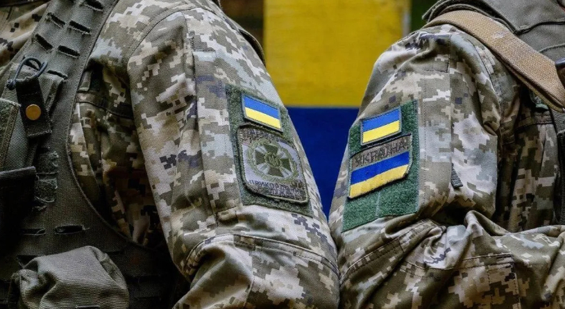 Душераздирающие кадры из жилого дома в Донецке, куда влетел украинский снаряд