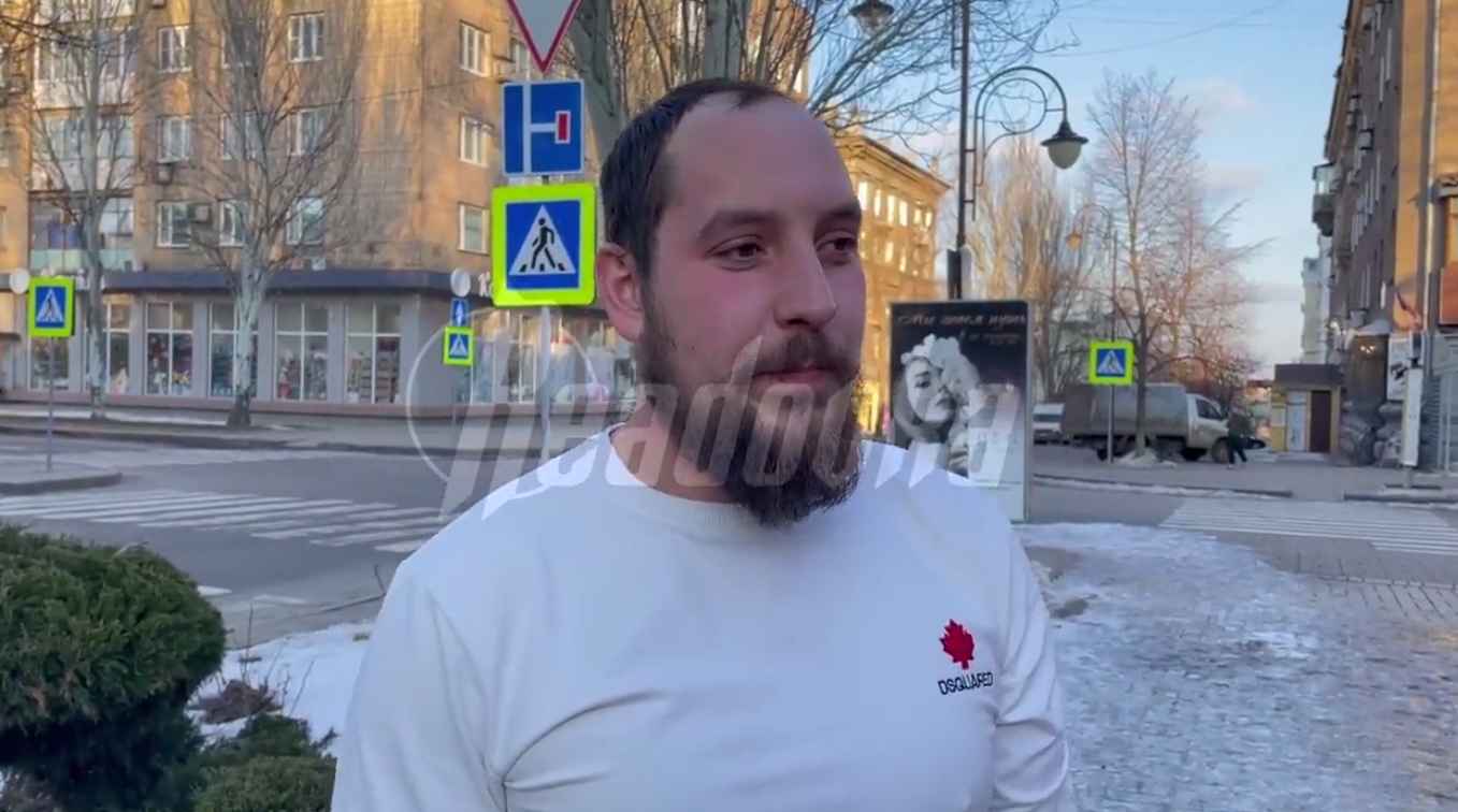 Жители Донецка поздравили всех мужчин с 23 февраля