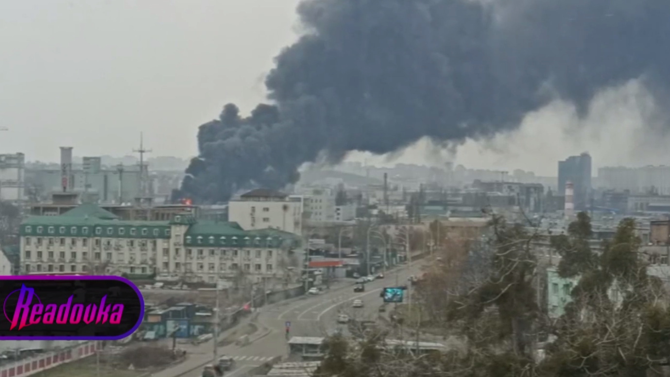В Киеве загорелся завод химической промышленности