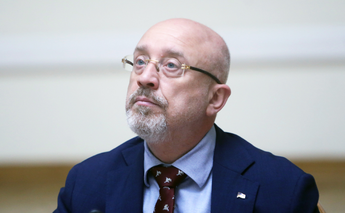 Глава Минобороны Украины ждет помощи от Деда Мороза