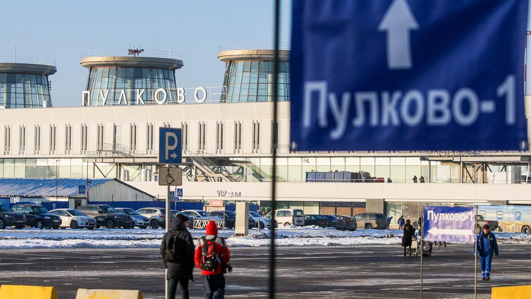 Неизвестный беспилотник обнаружен в 160-200 км от Петербурга