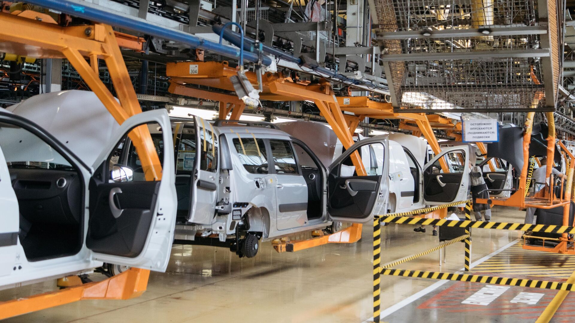 Автомобильные заводы начали работать в полную мощность