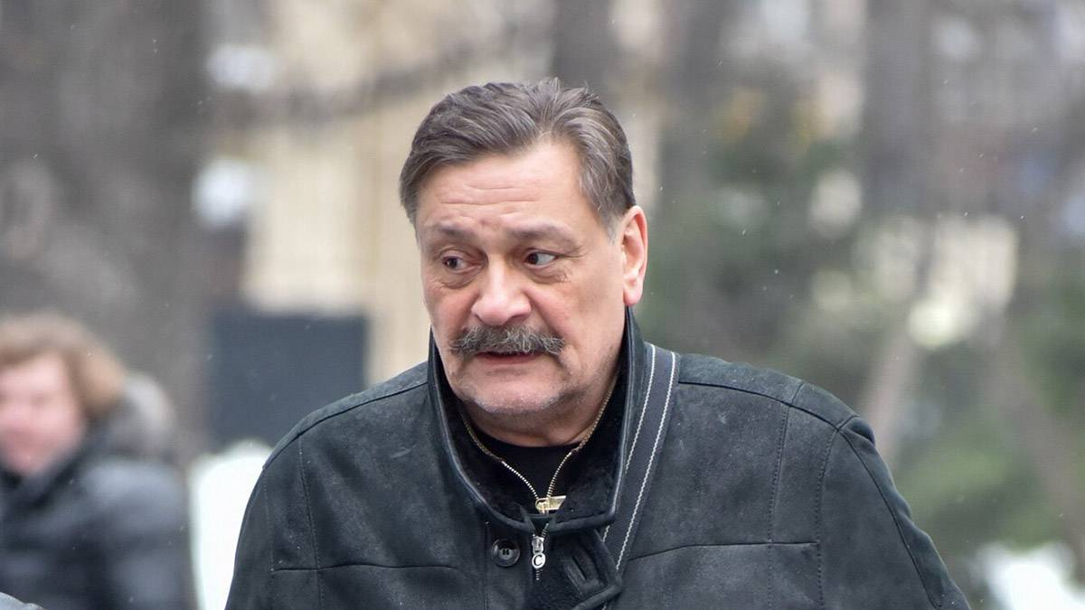Актер РФ Дмитрий Назаров заявил, что Хабенскому было тяжело увольнять его из театра