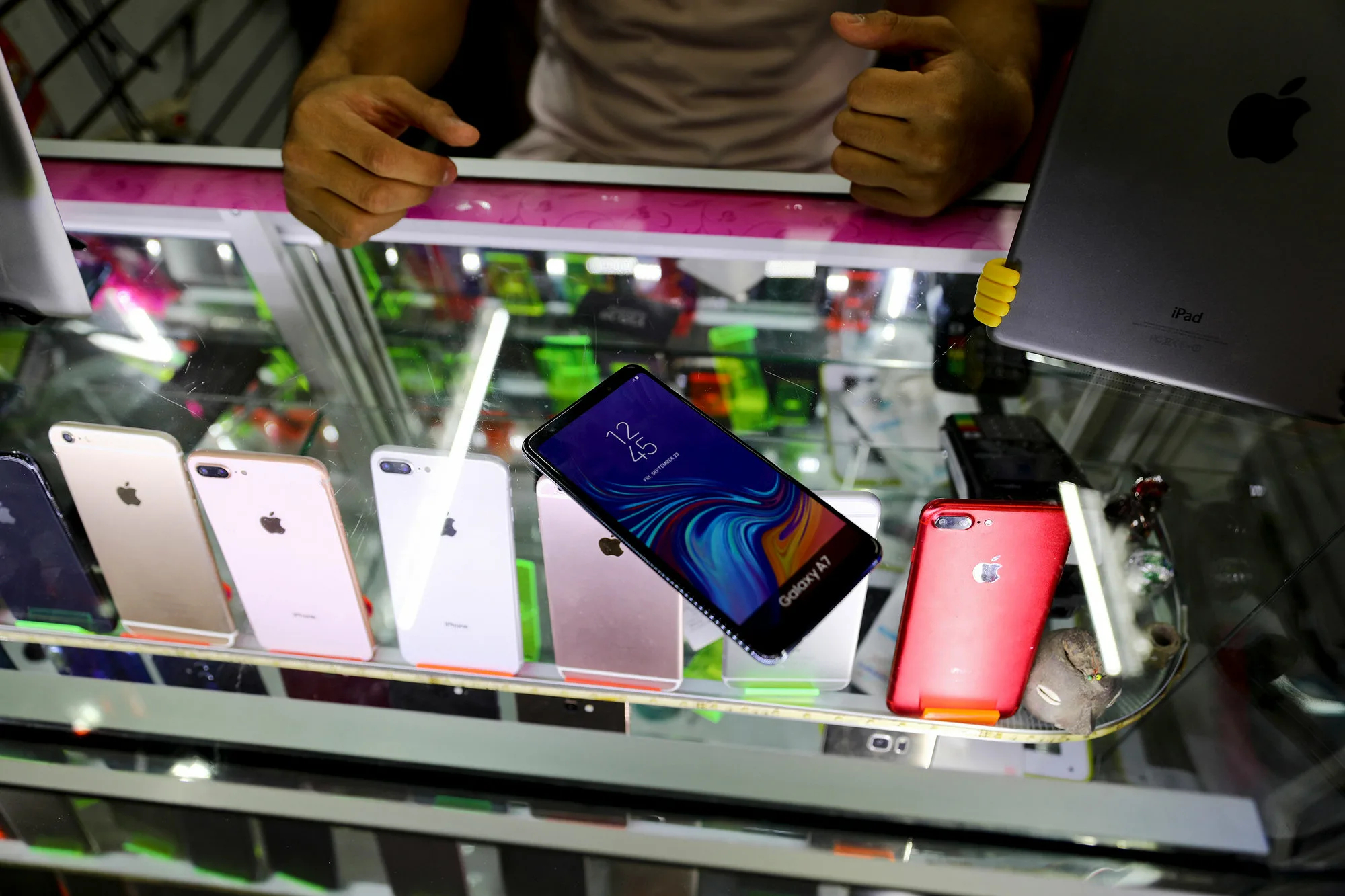 В России упала средняя цена на смартфоны почти на 20%