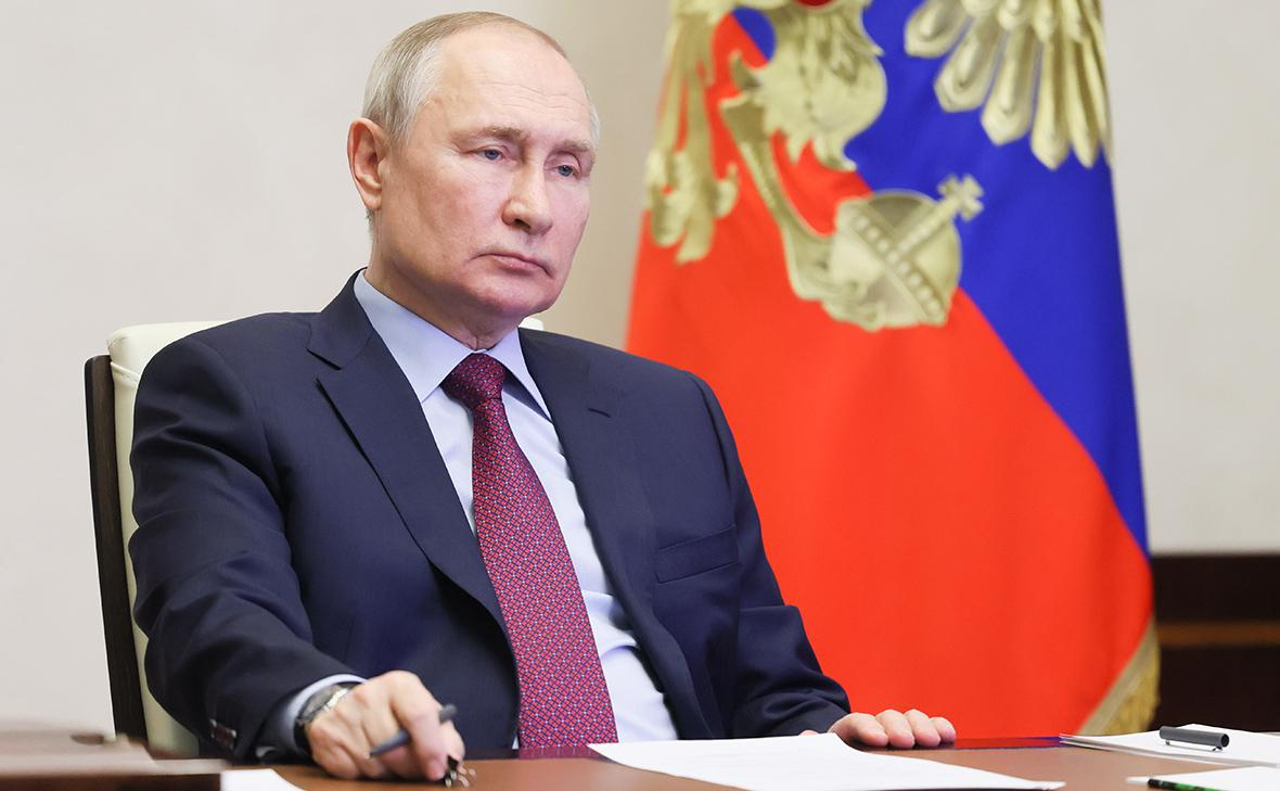 Владимир Путин проводит экстренное совещание с постоянными членами Совбеза