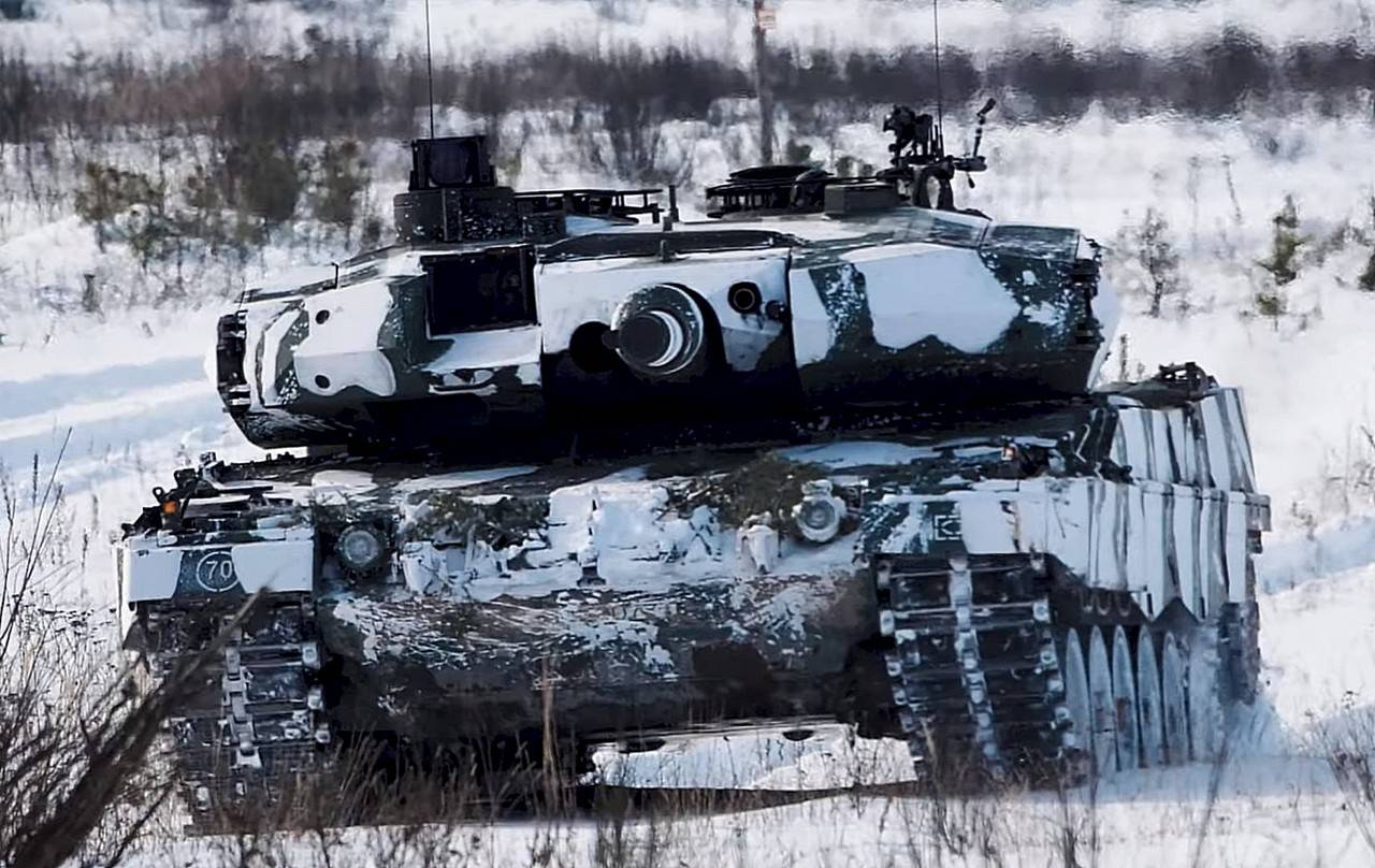 Германия истощила свои запасы танков и делает запрос на покупку Leopard 2 у Швейцарии