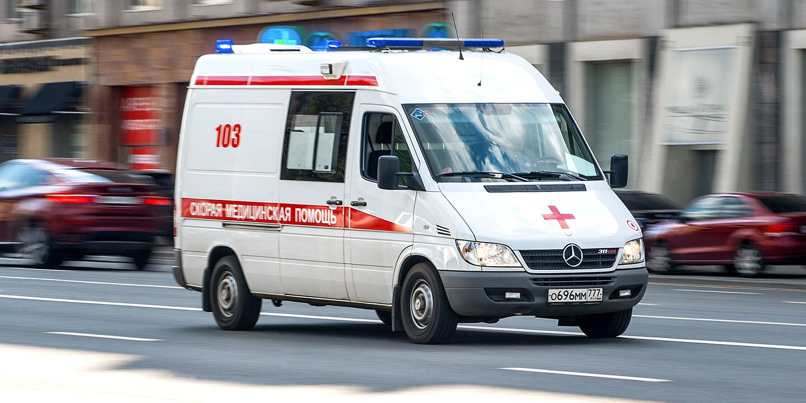 Служебный автобус армянского кабмина попал в ДТП