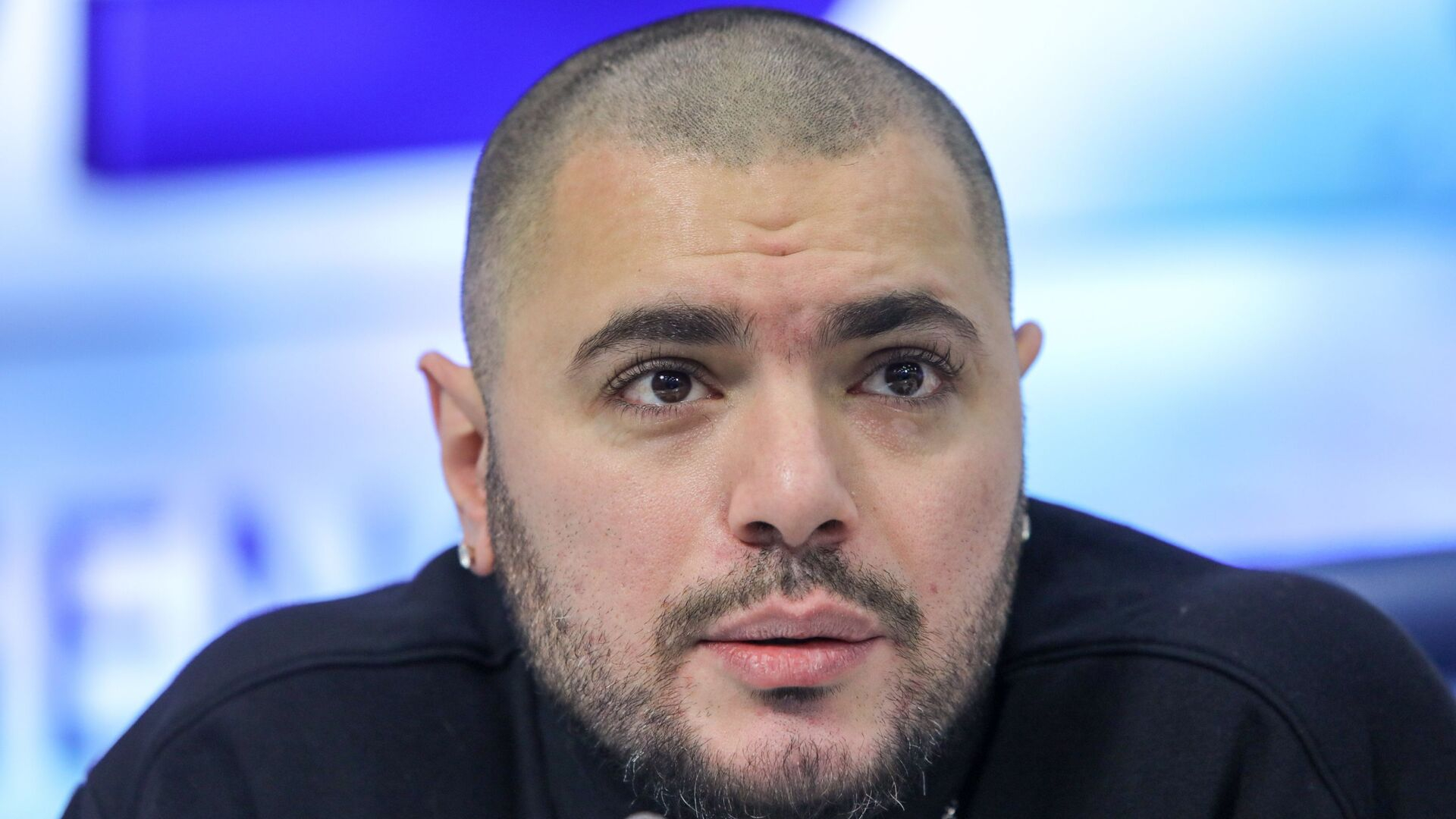 Рэпер Птаха перестал выходить на связь после обстрела ДНР