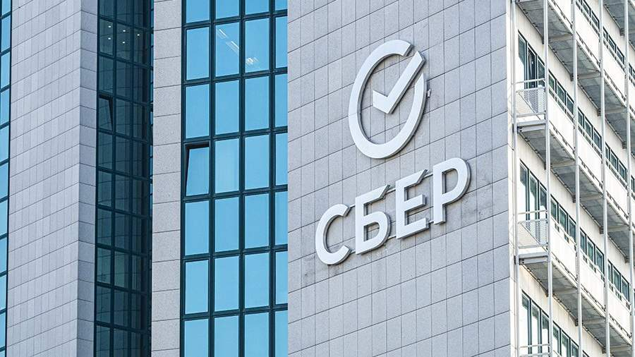 Чистая прибыль «Сбербанка» упала в 4,5 раза в 2022 году