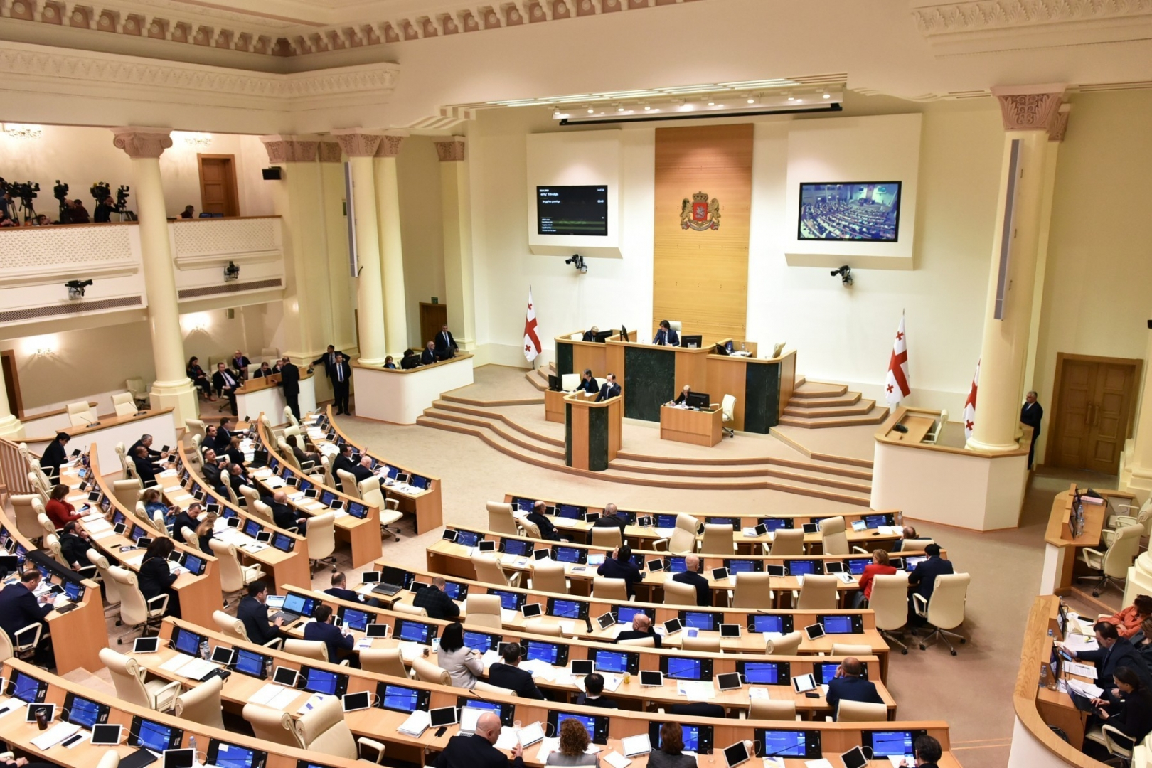 Парламент Грузии прекратил рассмотрение законопроекта об иноагентах